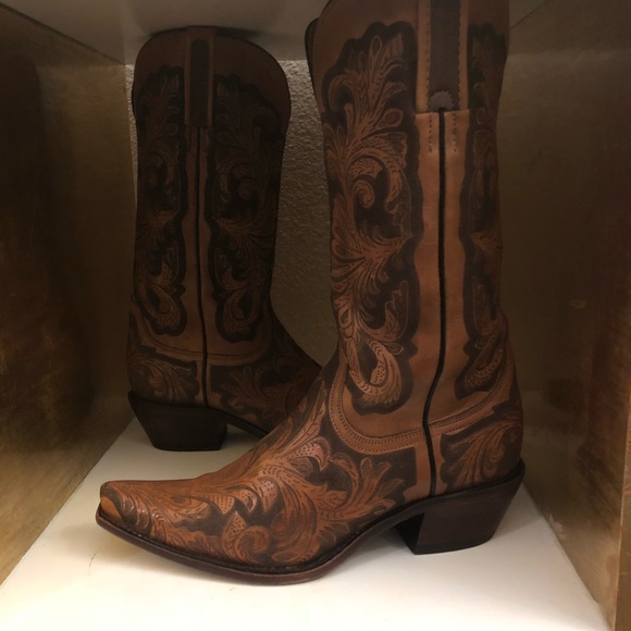 COPY - A pair of Charlie 1 Horse Cowboy boots  are size 7 not 61/2 as box says - Picture 2 of 6